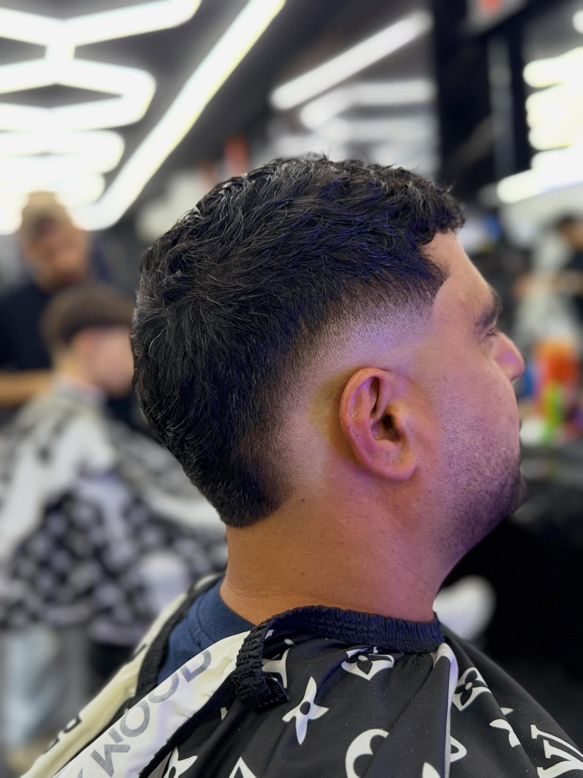 Herenkapsel met skin fade, zijaanzicht